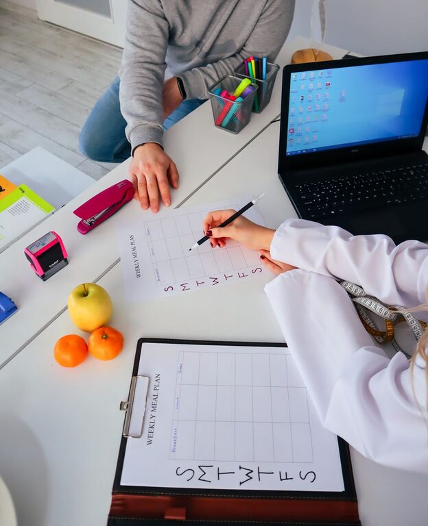 How to Create a Simple Weekly Meal Plan for Stress-Free Cooking
